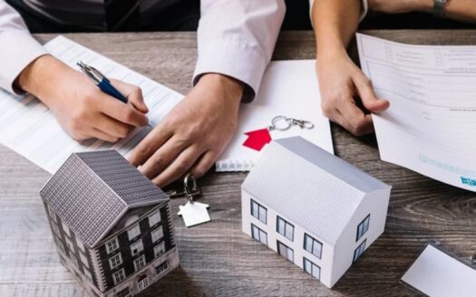 Hướng Dẫn Đặt Cọc Mua Nhà Khi Đang Cầm Sổ Ngân Hàng